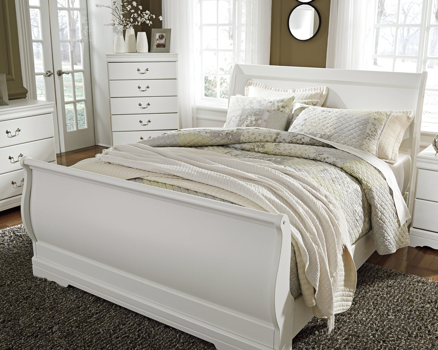 Anarasia  Sleigh Bed